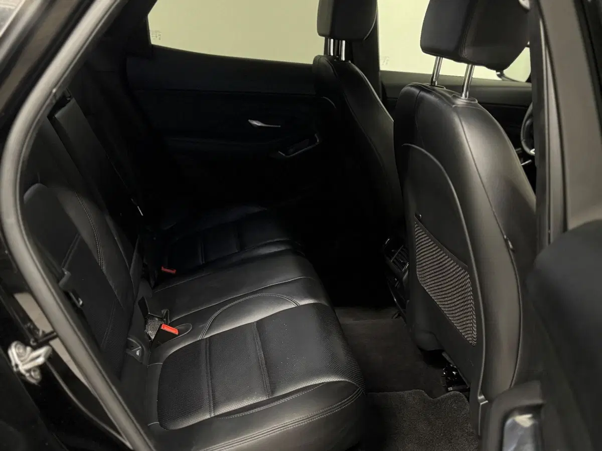 Jaguar E-Pace usata a Novara (5)