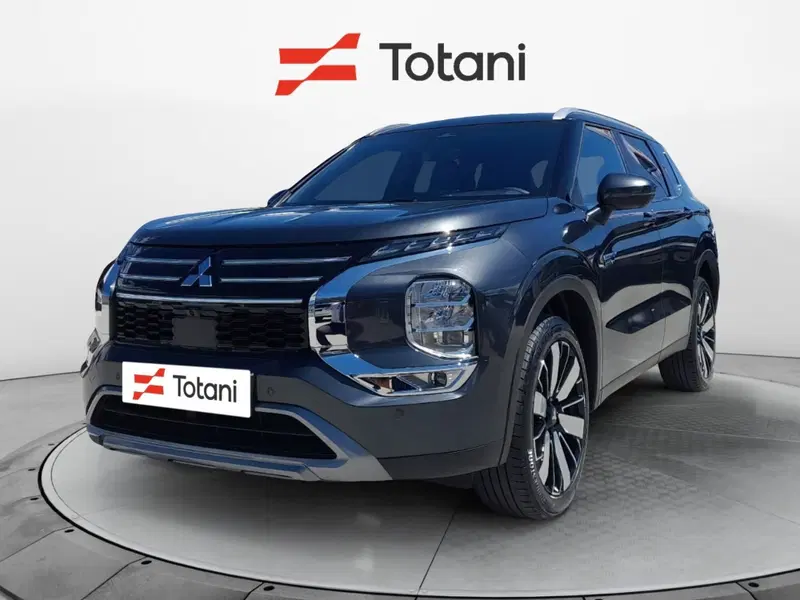 Mitsubishi Outlander nuova a L'Aquila