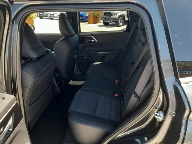 Mitsubishi Outlander nuova a L'Aquila (14)