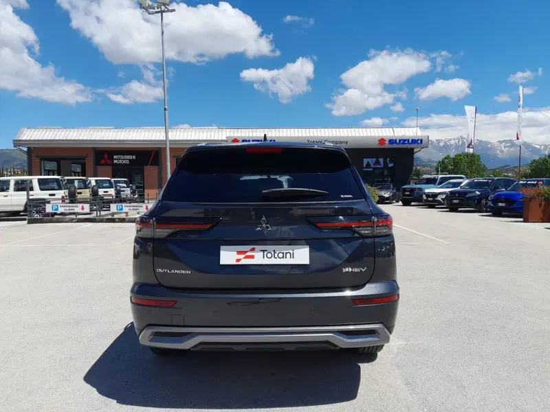 Mitsubishi Outlander nuova a L'Aquila (15)