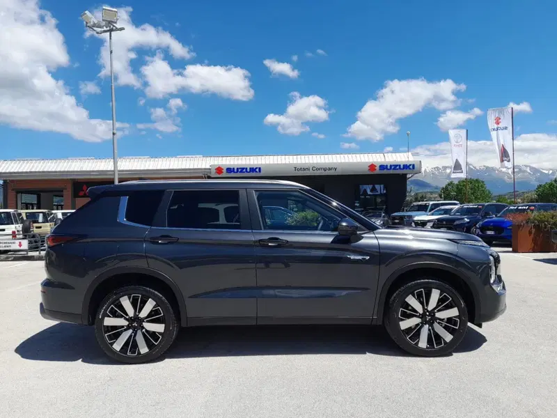Mitsubishi Outlander nuova a L'Aquila (16)