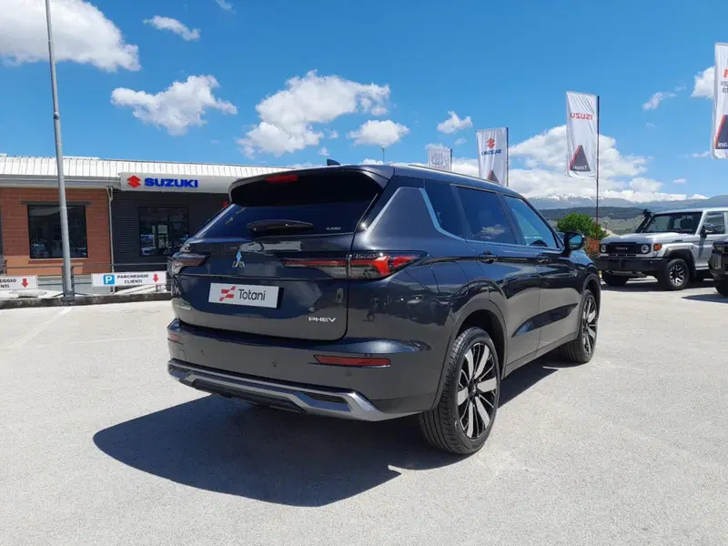 Mitsubishi Outlander nuova a L'Aquila (18)