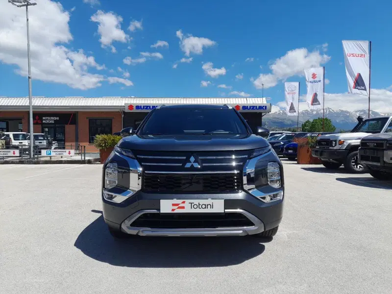 Mitsubishi Outlander nuova a L'Aquila (5)