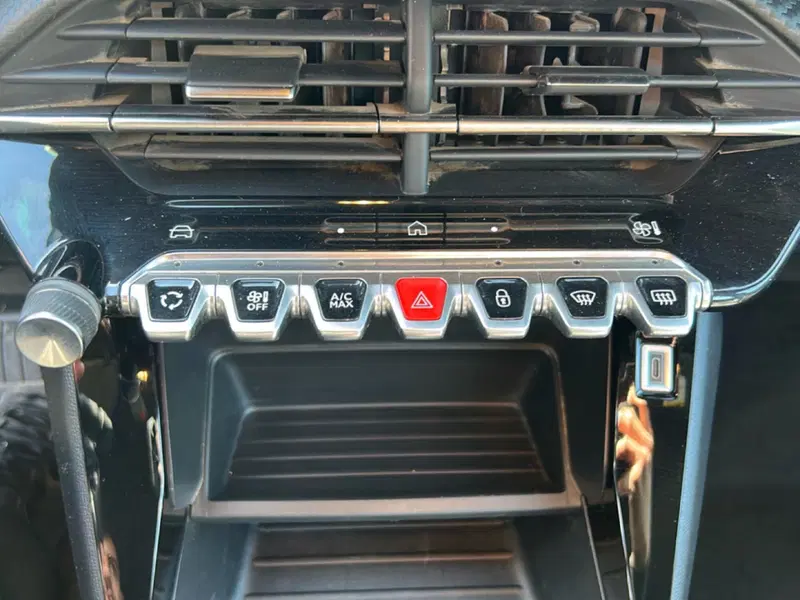Peugeot 2008 usata a Latina (17)