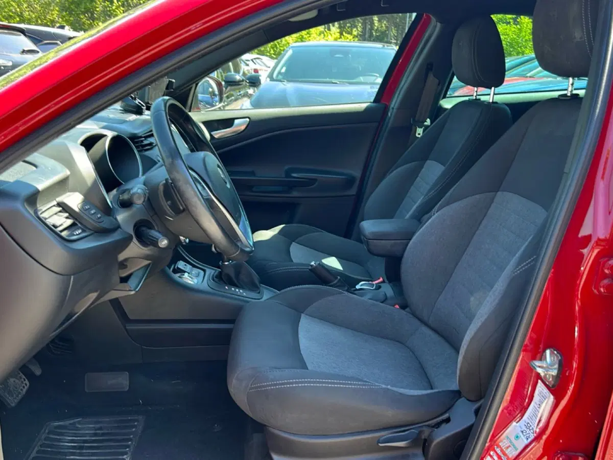 Alfa Romeo Giulietta usata a Latina (13)