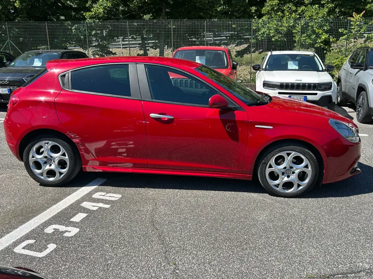 Alfa Romeo Giulietta usata a Latina (6)