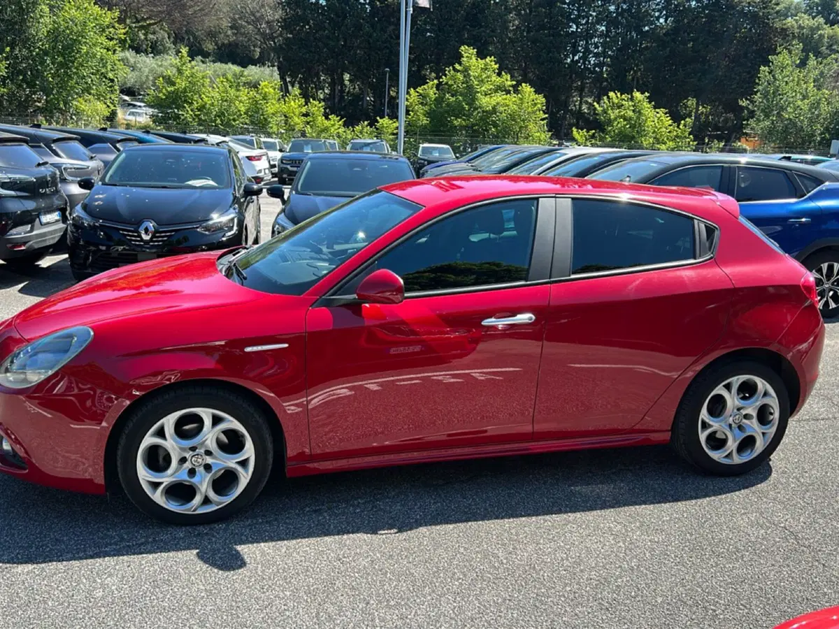 Alfa Romeo Giulietta usata a Latina (8)