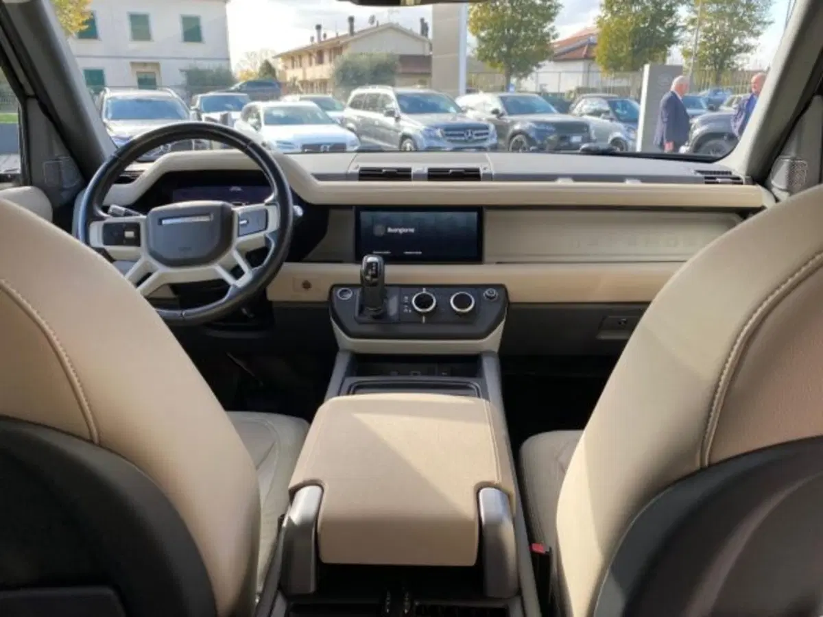 Land Rover Defender usata a Livorno (4)