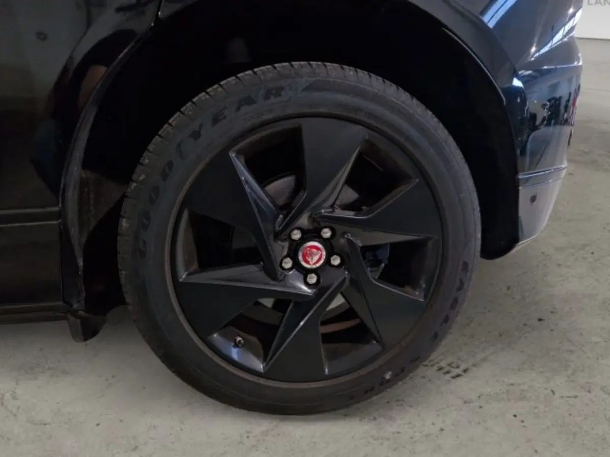 Jaguar I-Pace usata a Livorno (11)