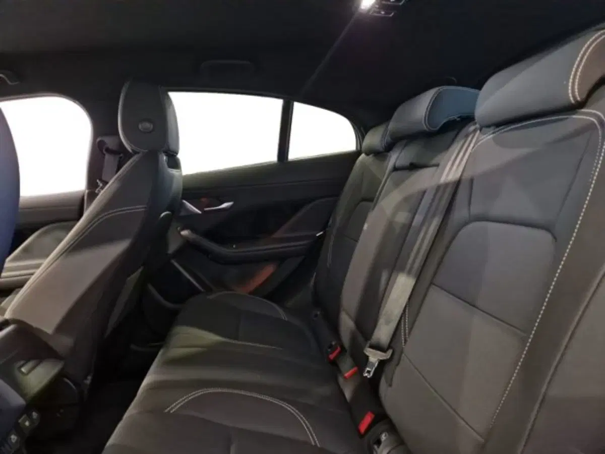 Jaguar I-Pace usata a Livorno (16)
