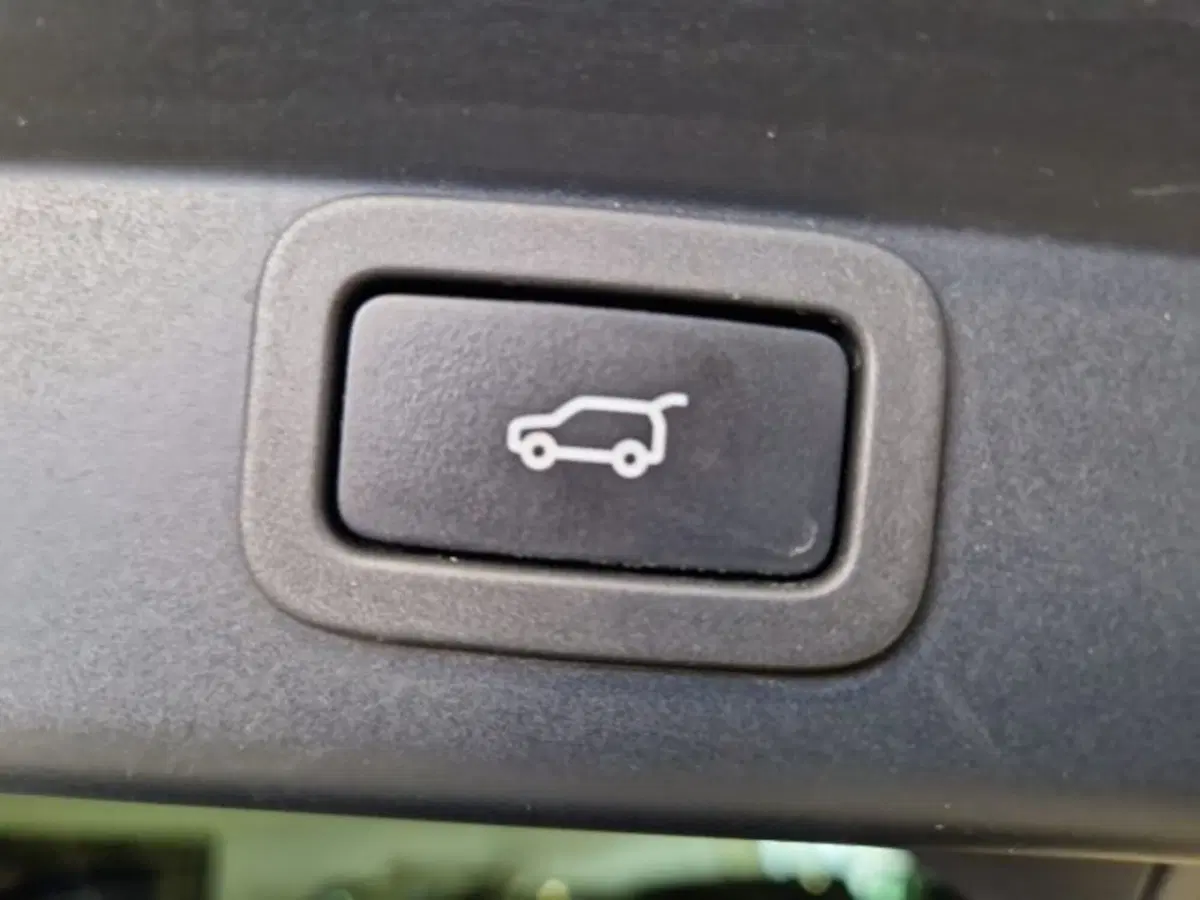 Jaguar I-Pace usata a Livorno (18)