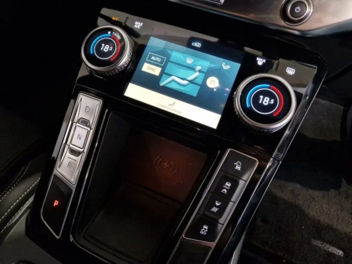 Jaguar I-Pace usata a Livorno (19)