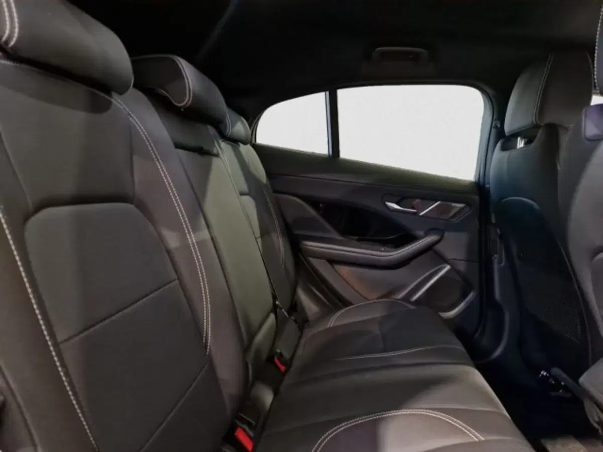 Jaguar I-Pace usata a Livorno (7)