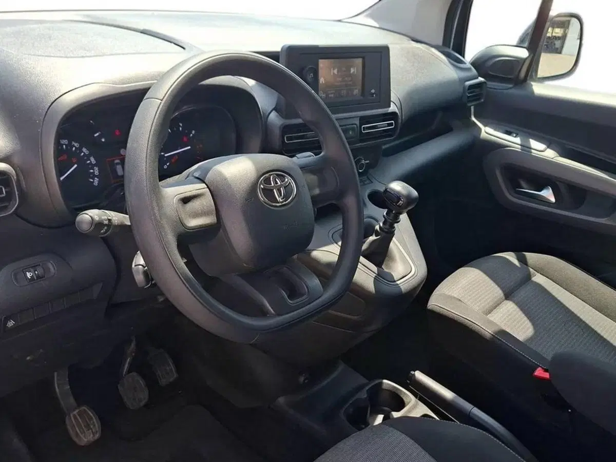 Toyota Proace City Verso usata a Torino (12)