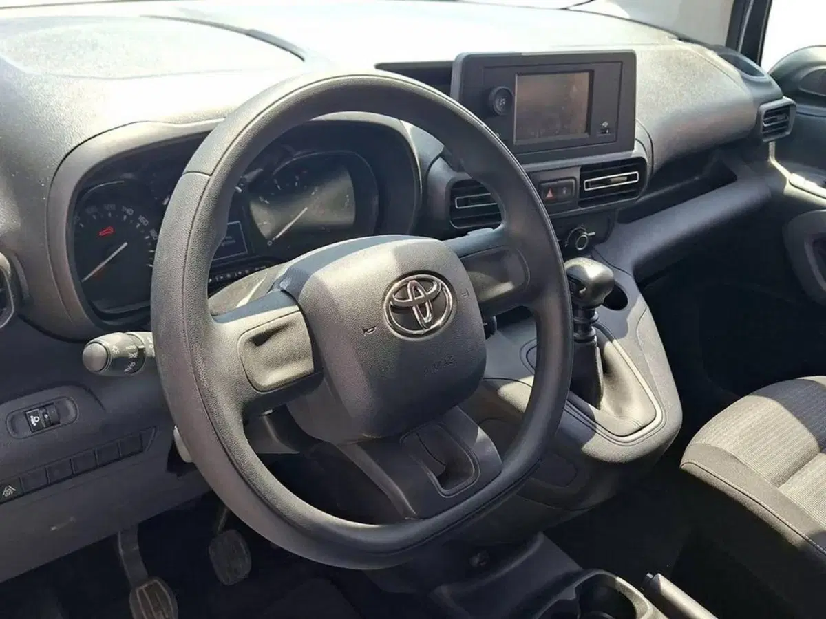 Toyota Proace City Verso usata a Torino (13)