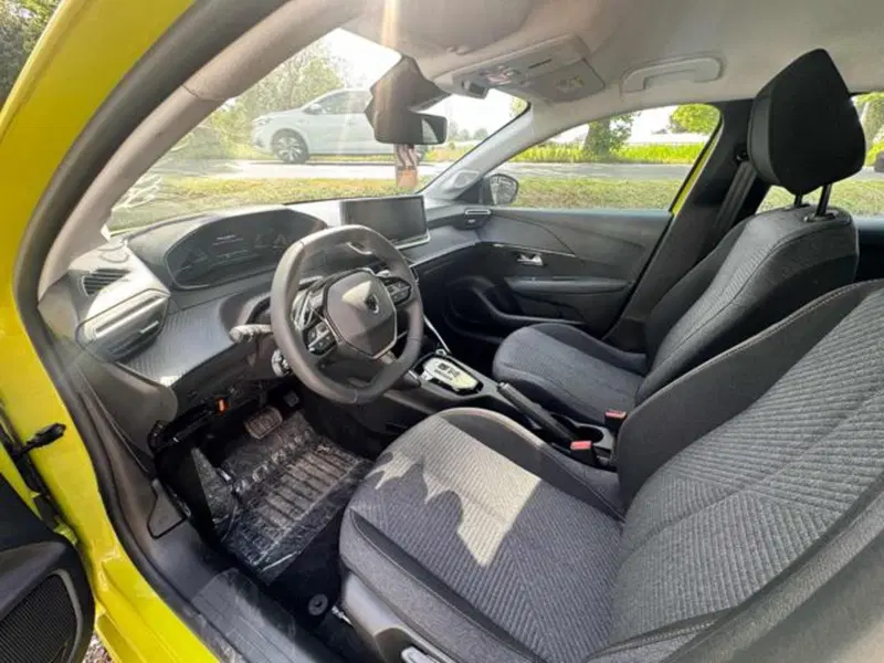 Peugeot 208 nuova a Lucca (5)
