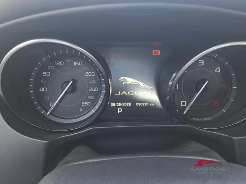 Jaguar XE usata a Perugia (11)