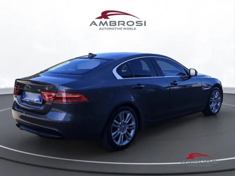 Jaguar XE usata a Perugia (3)