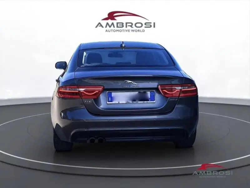 Jaguar XE usata a Perugia (8)