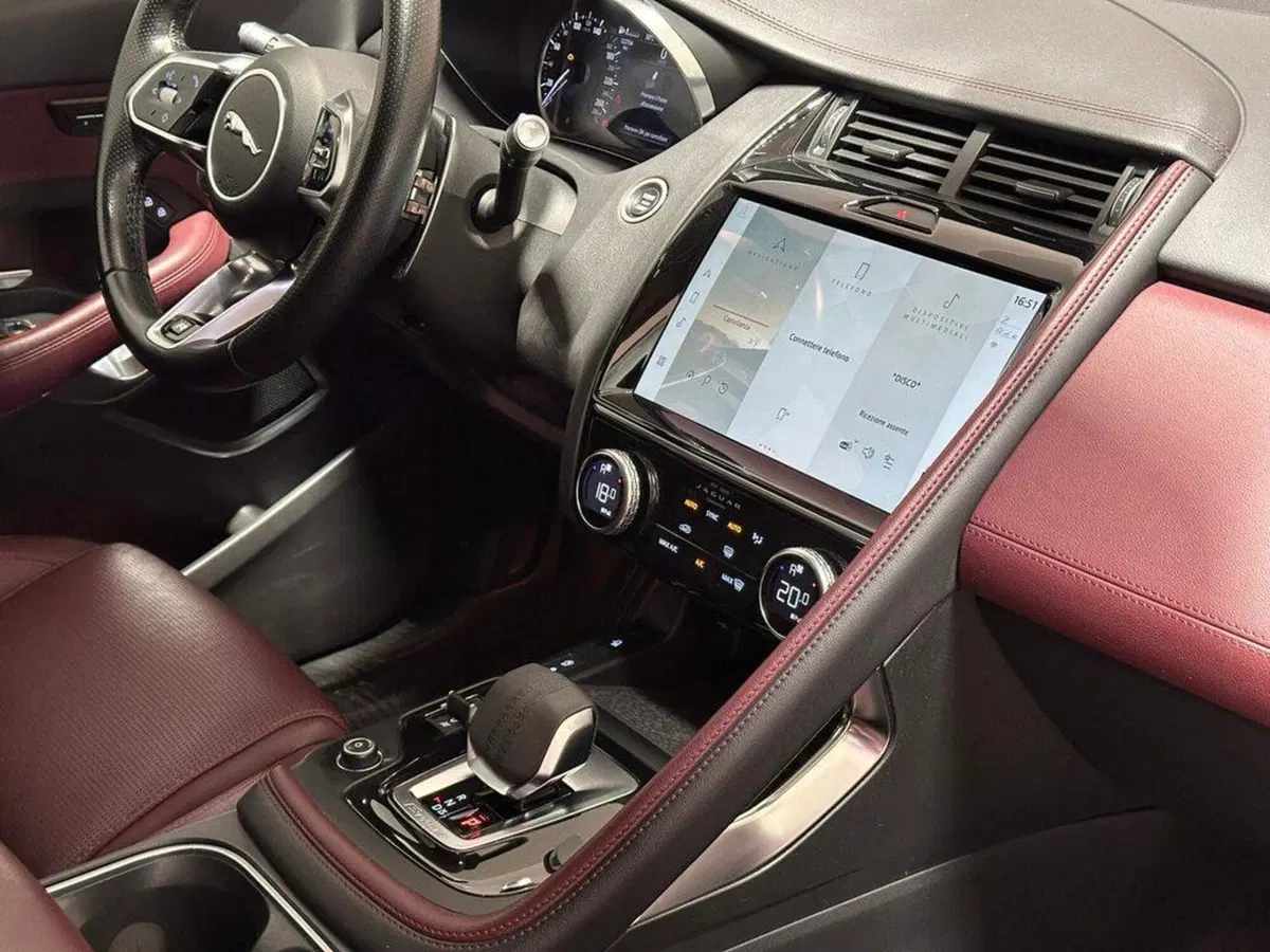 Jaguar E-Pace usata a Varese (12)