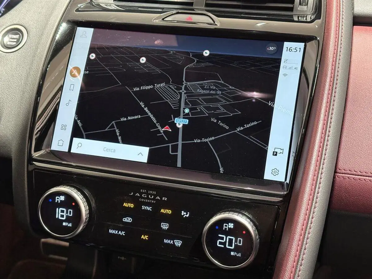 Jaguar E-Pace usata a Varese (13)