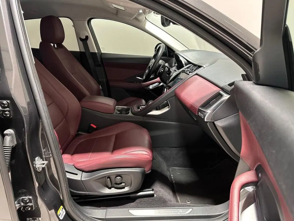 Jaguar E-Pace usata a Varese (14)