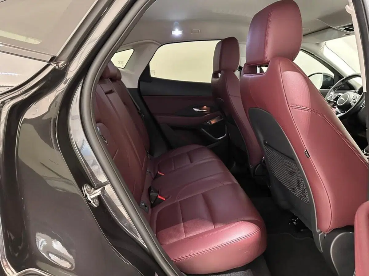Jaguar E-Pace usata a Varese (7)