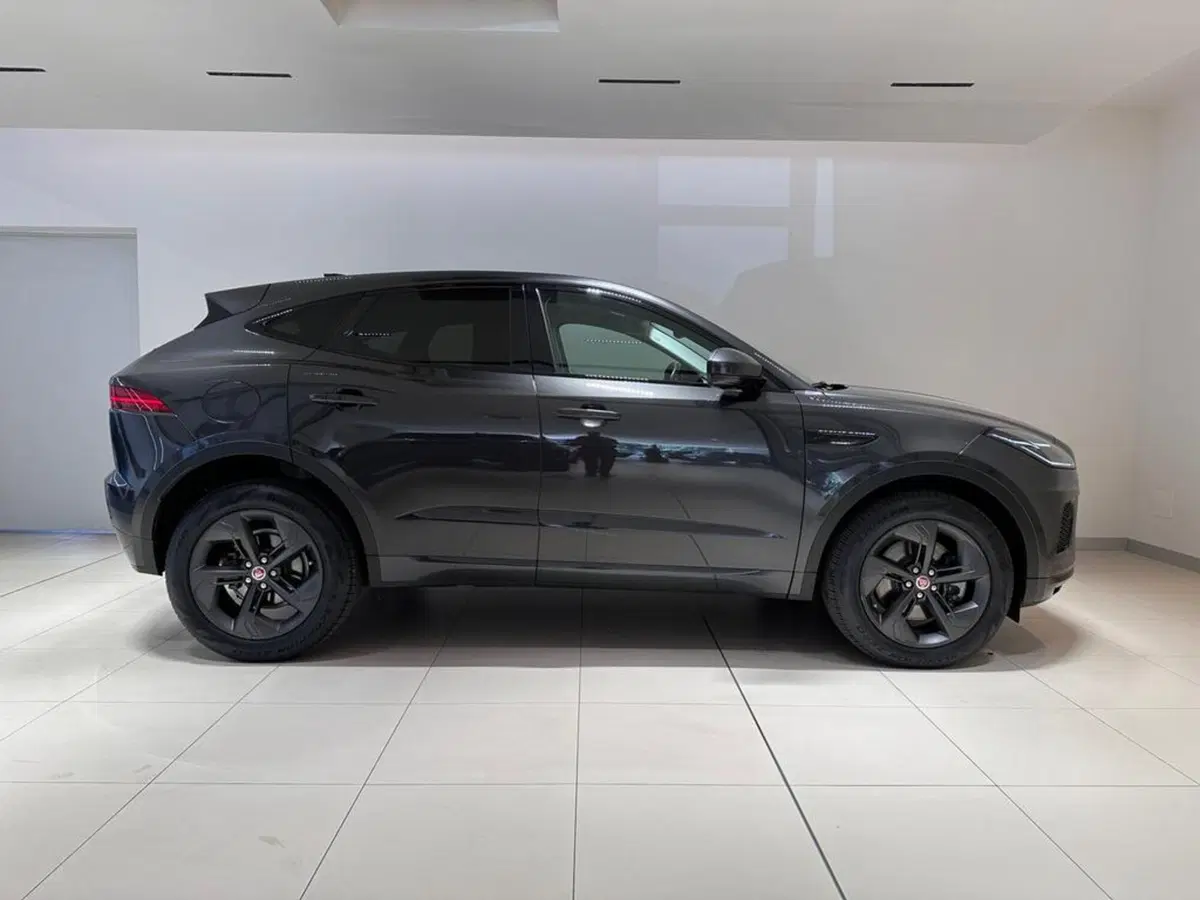 Jaguar E-Pace usata a Varese (8)