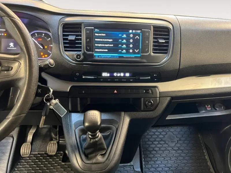 Peugeot Traveller usata a Verona (8)