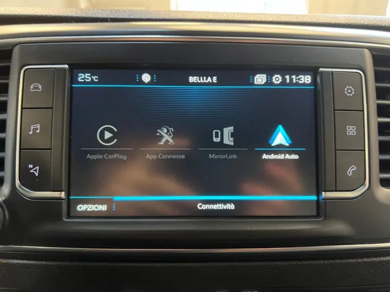 Peugeot Traveller usata a Verona (9)