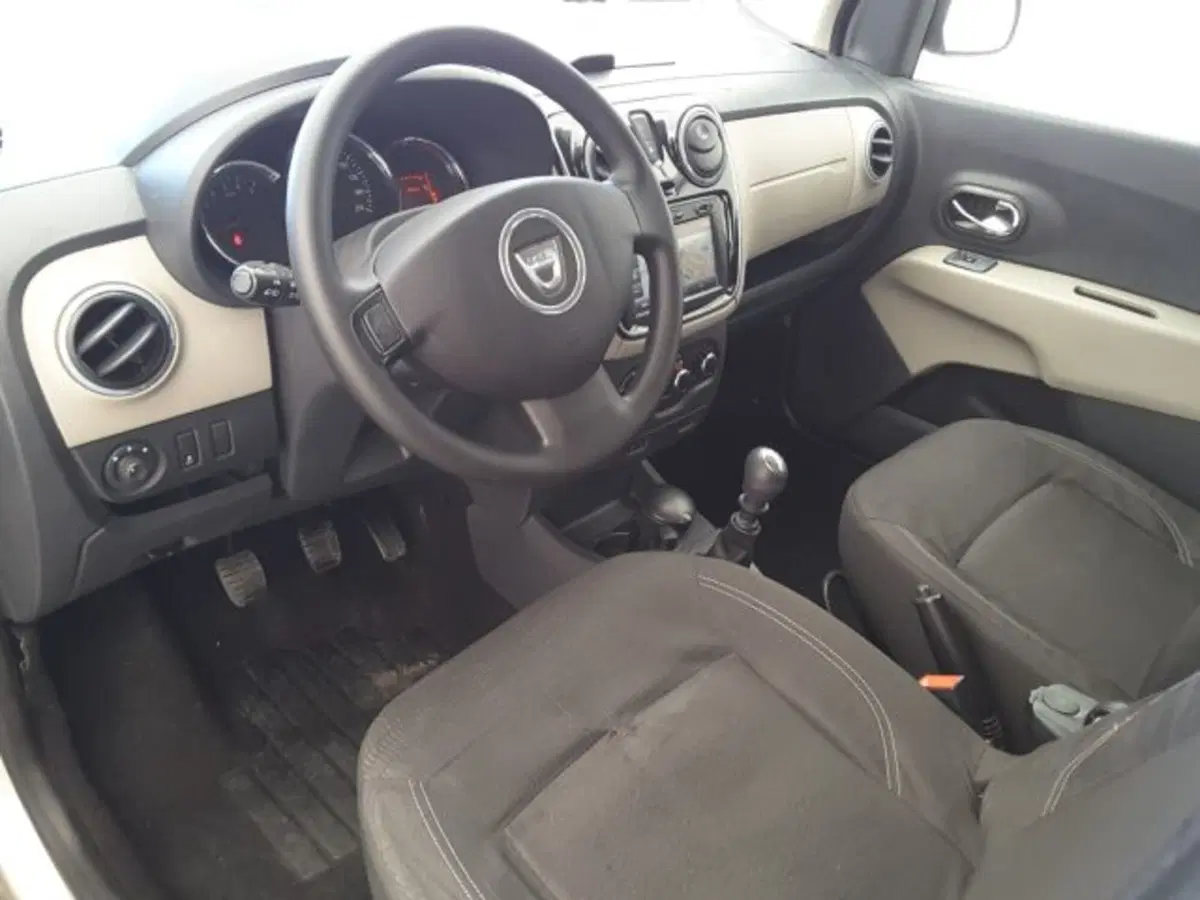 Dacia Lodgy usata a Firenze (6)