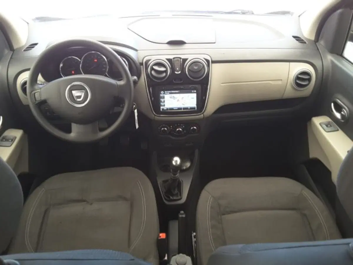 Dacia Lodgy usata a Firenze (9)