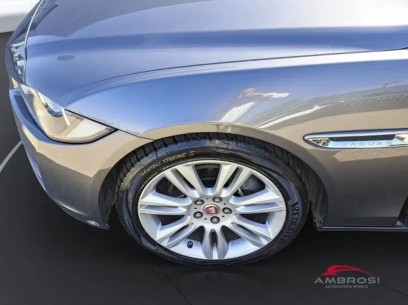Jaguar XE usata a Perugia (13)