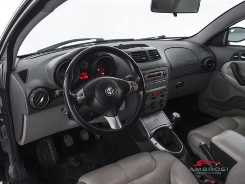 Alfa Romeo GT usata a Perugia (8)