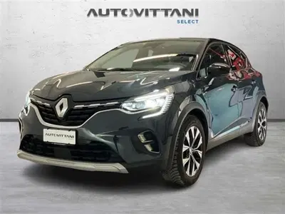 Renault Captur Plug-in Hybrid E-Tech 160 CV Techno del 2023 usata a Como