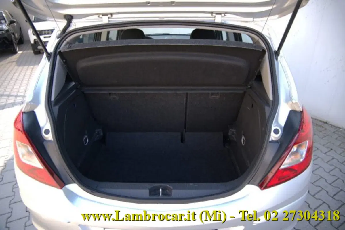 Opel Corsa usata a Milano (12)