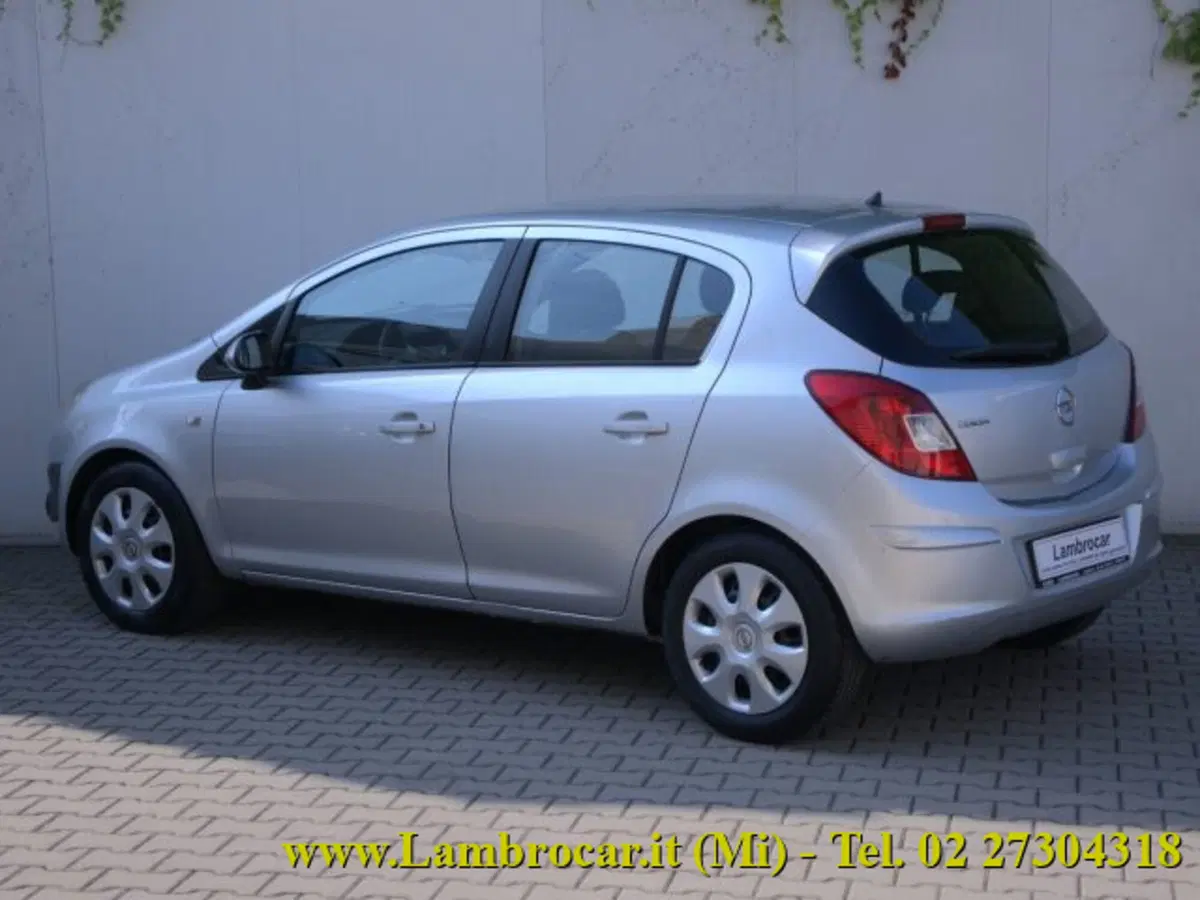 Opel Corsa usata a Milano (13)