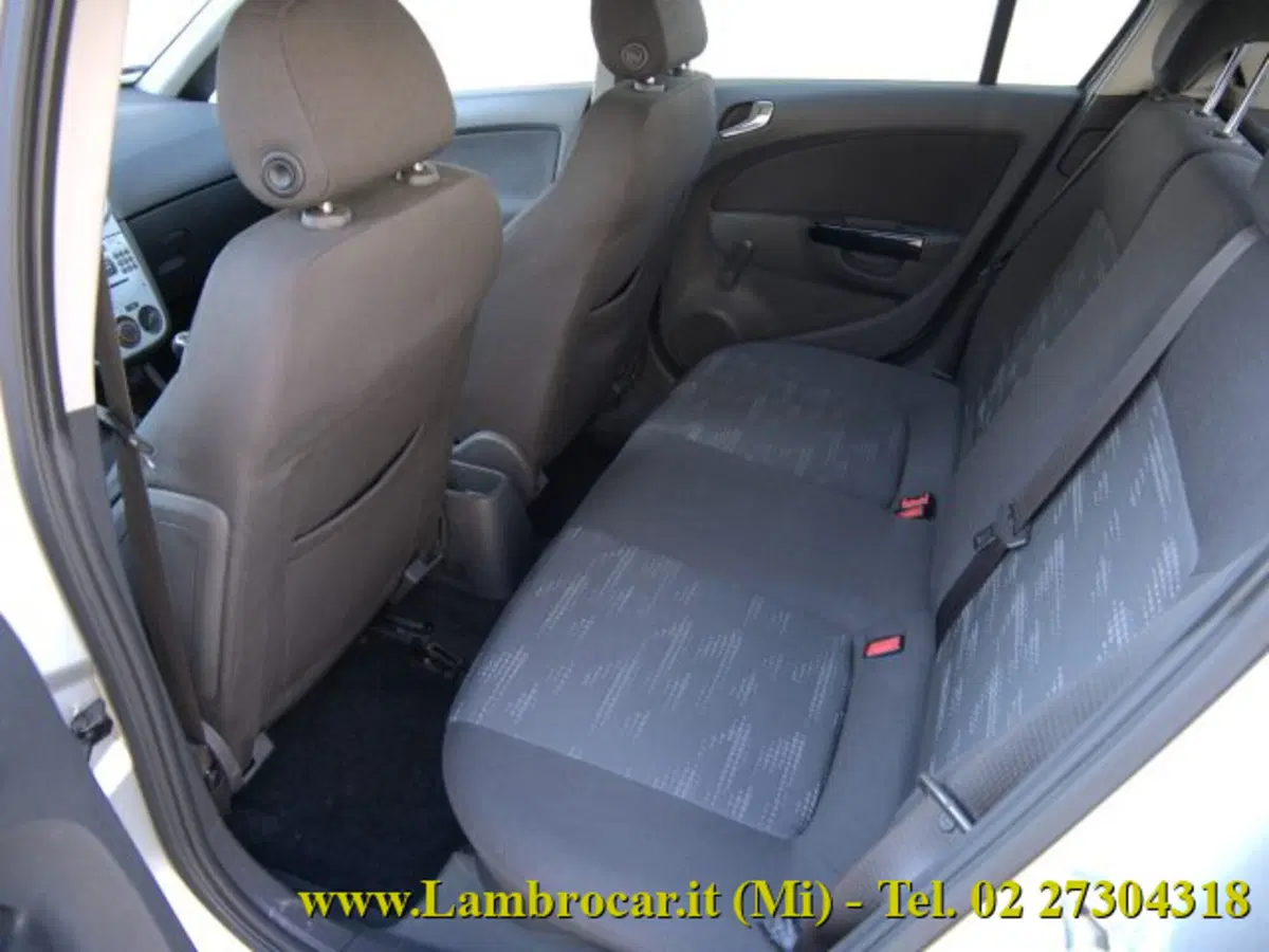 Opel Corsa usata a Milano (5)
