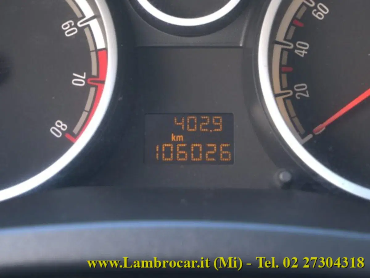 Opel Corsa usata a Milano (7)