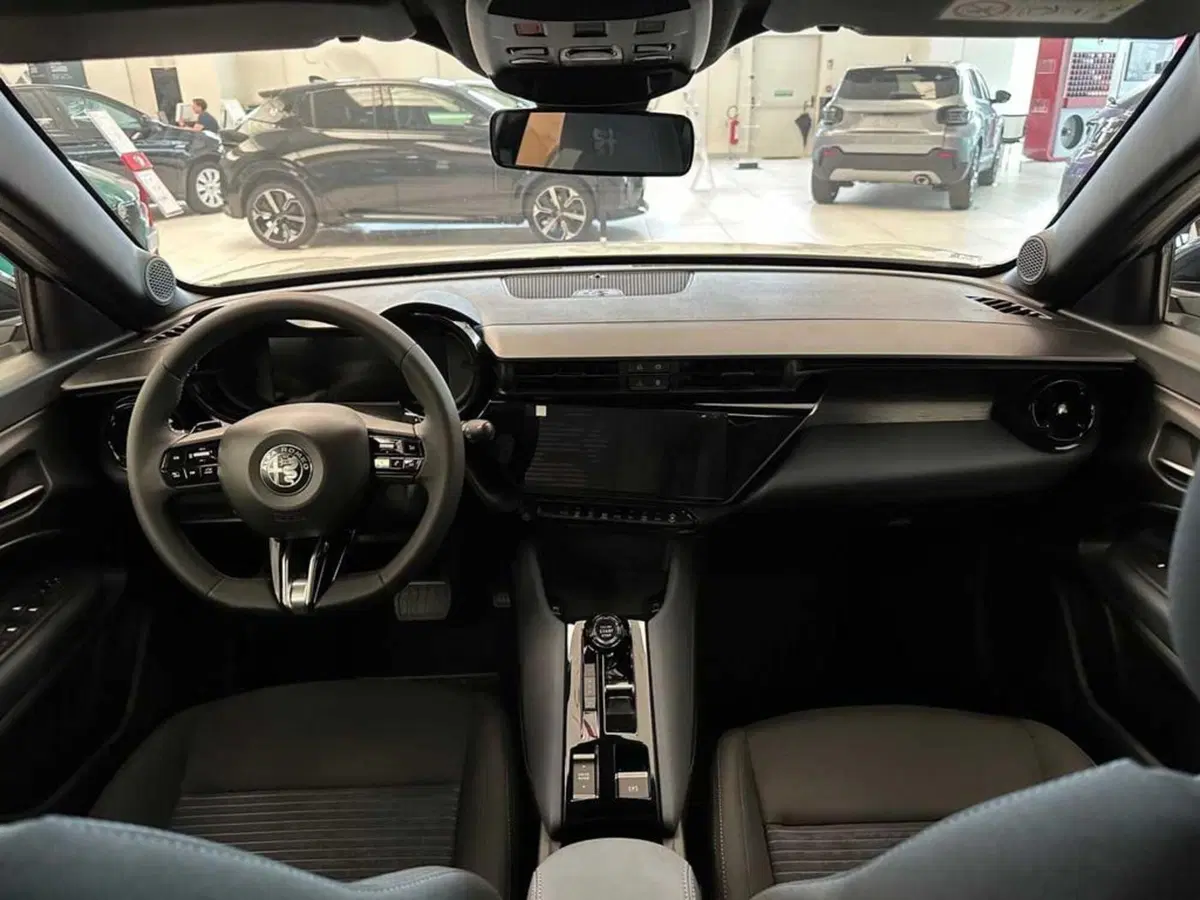 Alfa Romeo Junior nuova a Sondrio (12)