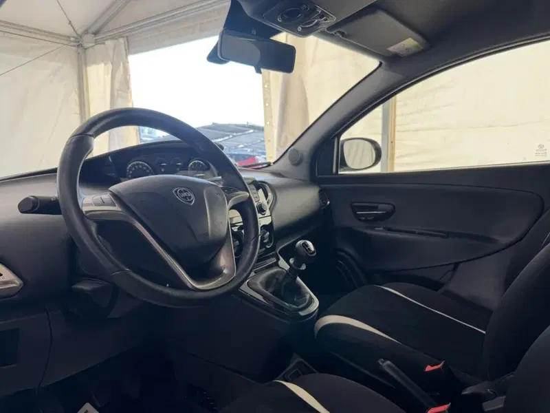Lancia Ypsilon usata a Monza e Brianza (11)