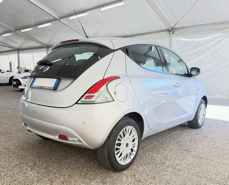 Lancia Ypsilon usata a Monza e Brianza (6)