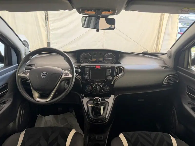 Lancia Ypsilon usata a Monza e Brianza (8)
