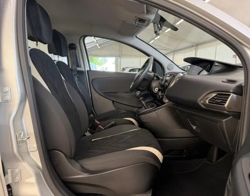 Lancia Ypsilon usata a Monza e Brianza (9)