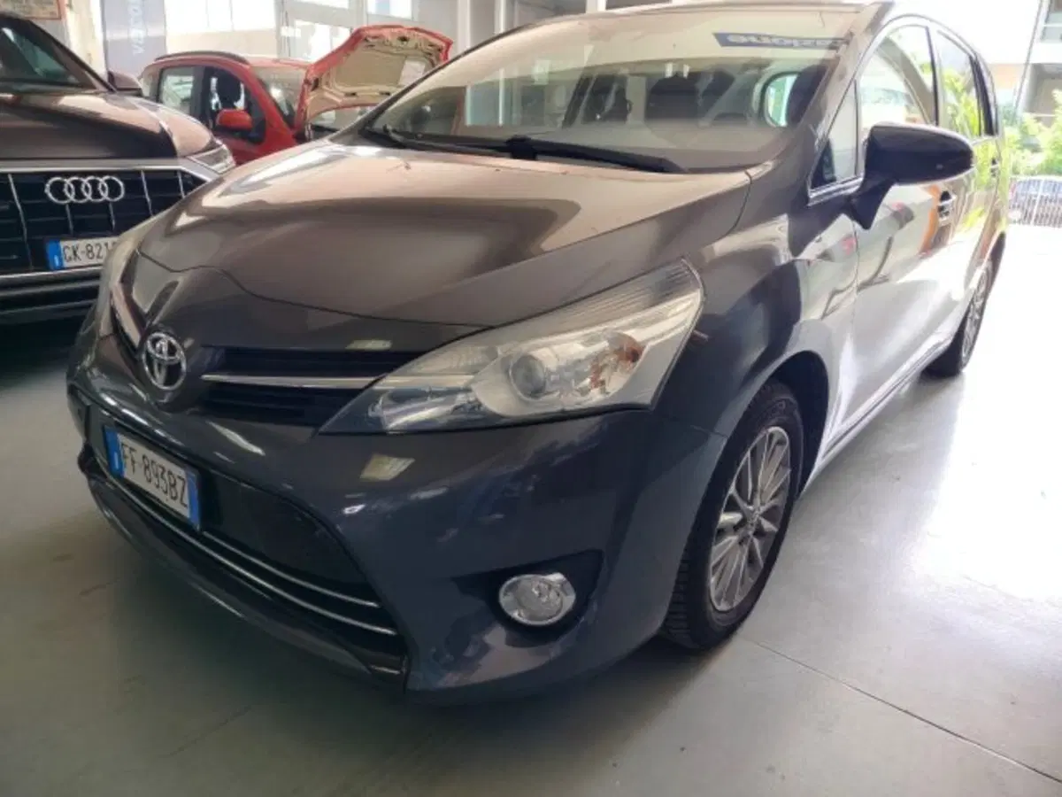 Toyota Verso usata a Forlì-Cesena