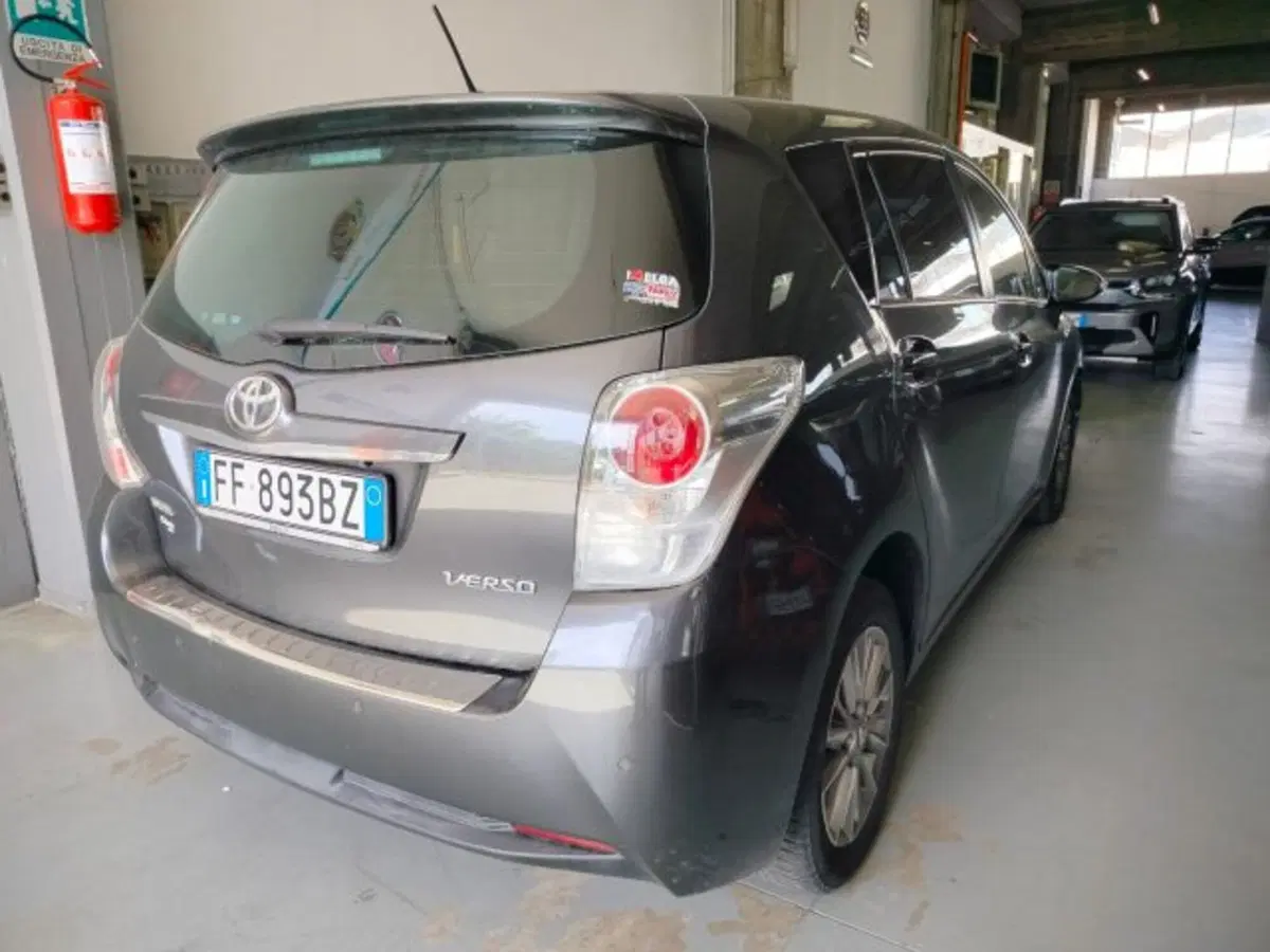 Toyota Verso usata a Forlì-Cesena (7)