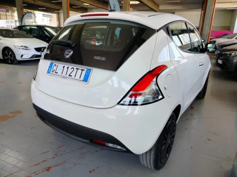 Lancia Ypsilon usata a Forlì-Cesena (10)