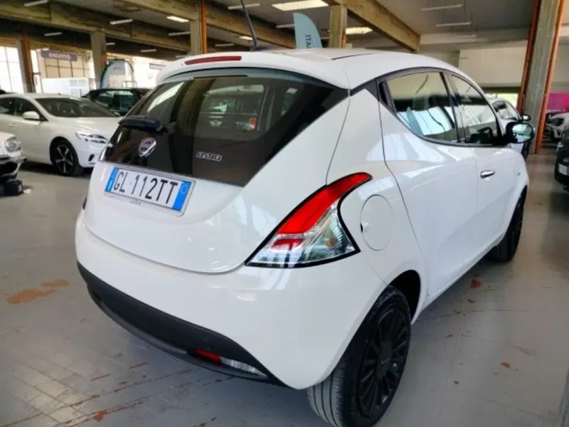 Lancia Ypsilon usata a Forlì-Cesena (11)