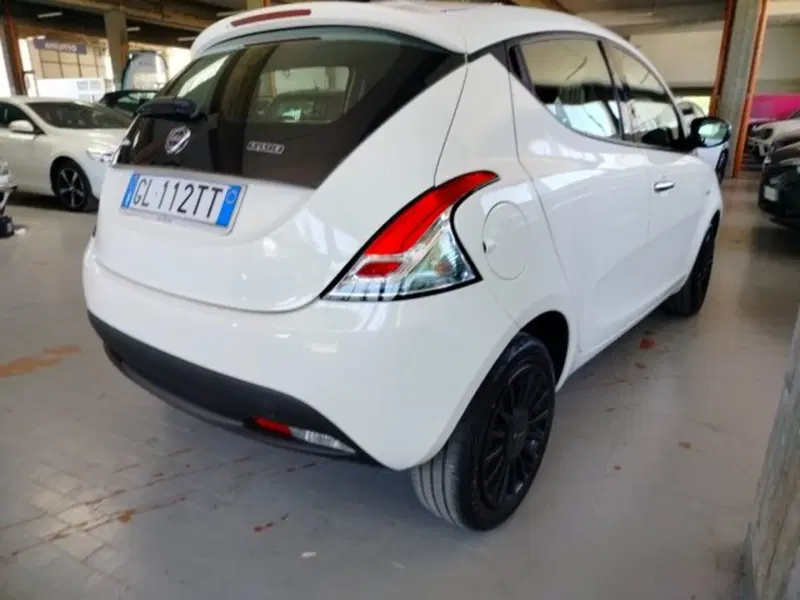 Lancia Ypsilon usata a Forlì-Cesena (12)