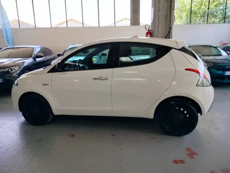 Lancia Ypsilon usata a Forlì-Cesena (13)